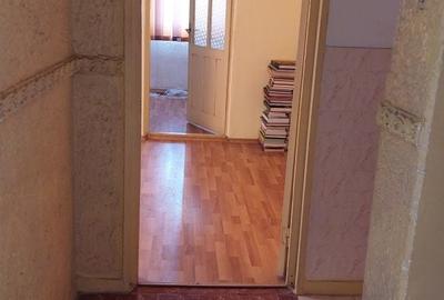 Apartament cu 2 camere semidecomandat în 5 Călărasi