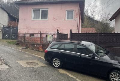 Casă cu 4 camere în Exterior Vest