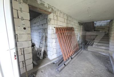 Casa la tara de vanzare, cu 13 ari de teren, la 40 km de Bi - 32