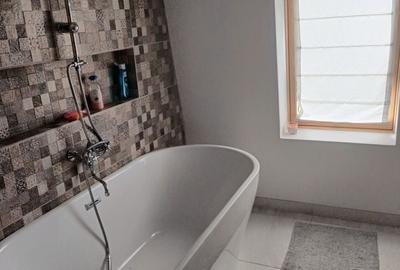 Casă cu 4 camere cu Teren 215 Mp în Central - 1