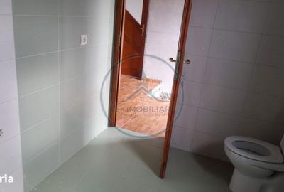 Casă cu 4 camere în Ciupercenii Noi - 6