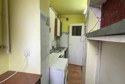 Garsoniera, cu centrala proprie, mobilata, etajul 2, cartier Gruia - 8