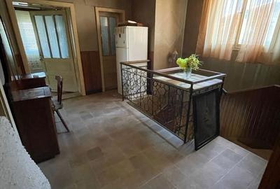 Casă cu 4 camere decomandat cu Teren 100 Mp în 14 Mai - 15