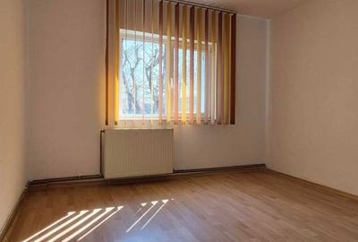 Apartament cu 3 camere decomandat în Central - 2