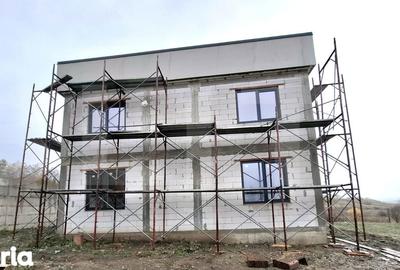 Casă cu 6 camere cu Teren 500 Mp în Mihai Eminescu