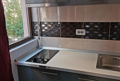 Garsonieră decomandată în Roșu