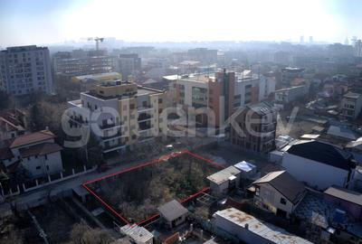 Apartament cu 4 camere semidecomandat în Aviației