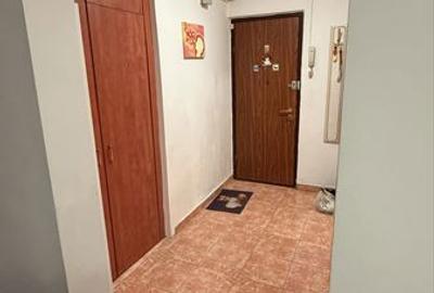 Apartament cu 2 camere semidecomandat în Tei