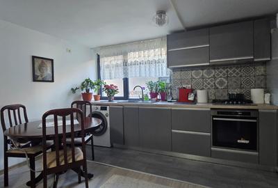 Casă individuală cu 7 camere cu Canalizare în 2 Mai - 5