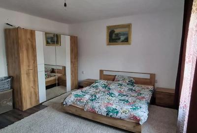 Casa de Vanzare 5 camere - 5