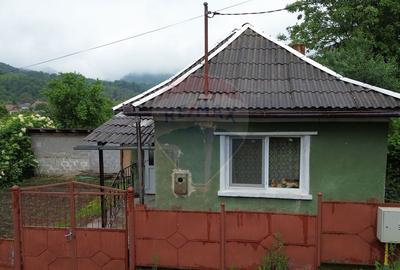Casa cu 2 camere si 2 ari de teren de vanzare in zona centrala - 2