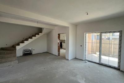 Duplex cu 4 camere cu Canalizare în Moșnița Nouă - 2