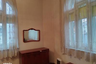 Casă cu 4 camere în Central - 1