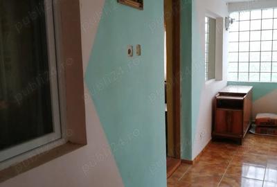 Casă cu 5 camere cu Teren 2500 Mp în Plopeni - 1