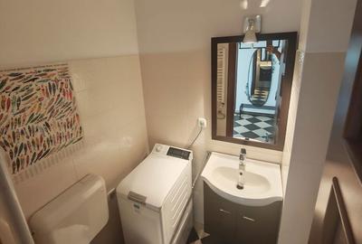 Apartament cu 3 camere, mobilat în Tei