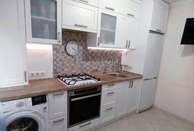 1 camera de vanzare in zona Planete - 3