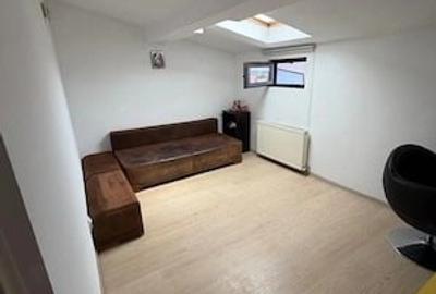 Apartament cu 3 camere decomandat în Berceni - 2