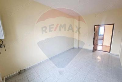 Casă cu 8 camere cu Teren 536 Mp în 1 Mai - 17