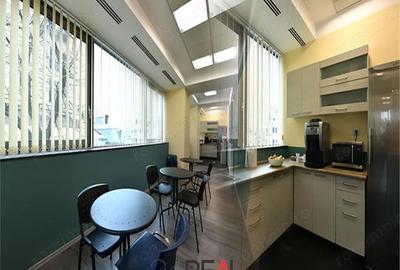 Spațiu comercial, de 30 mp, în Central - 3