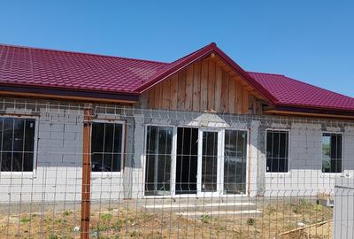 Casă cu 4 camere cu Teren 1000 Mp în 23 August - 2