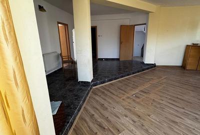 Casă cu 8 camere cu Canalizare în Ultracentral - 1