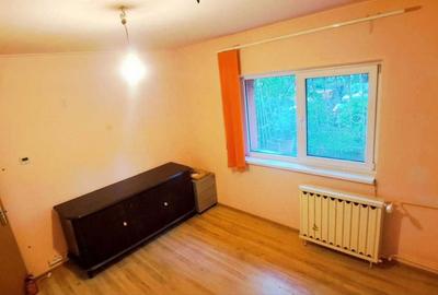 Apartament cu 3 camere decomandat în Exterior Vest
