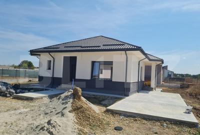 Casa 109 mp + CURTE 500 MP, in Petresti/Corbeanca - 2