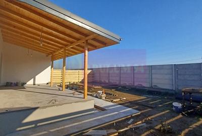 Casă cu 4 camere cu Teren 478 Mp în Vest