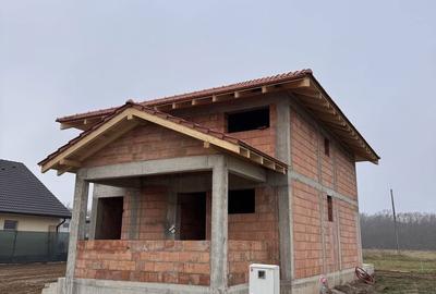 Casă cu 4 camere cu Teren 500 Mp în Central - 2