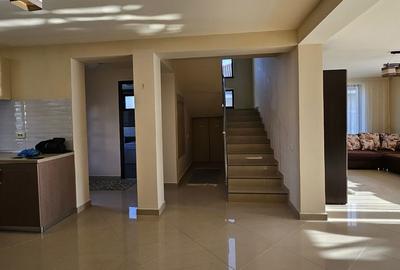 Casă cu 4 camere cu Teren 490 Mp în Central - 10