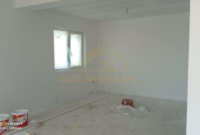 Duplex cu 7 camere cu Canalizare în Central - 4