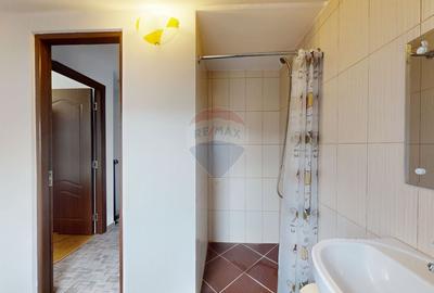 Casă cu 7 camere cu Teren 883 Mp în Bran - 19