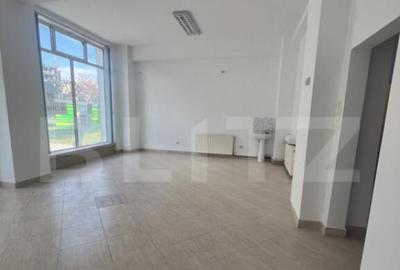 Spa?iu comercial ultracentral 60 mp, vitrina stradala - 1