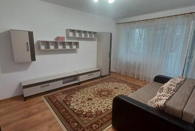 Apartament cu 3 camere decomandat, mobilat în Doamna Ghica