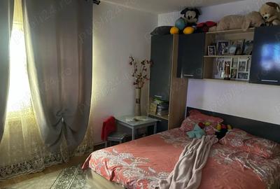 Apartament 3 camere Comuna 1 Decembrie - 1