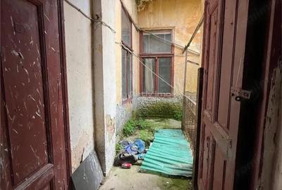 Apartament cu 4 camere semidecomandat în Lugoj