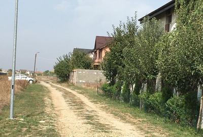 Teren de 1037 mp, în Olteni