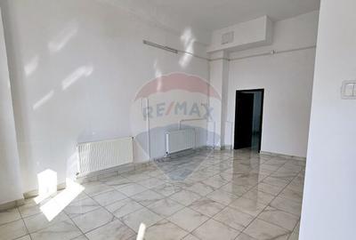 Spa?iu comercial de 40mp de inchiriat in zona 1 Mai - 7