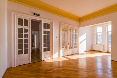 Spațiu generos și versatil pentru birouri sau activități comerciale Spațiu generos și versatil pentru birouri sau activități comerciale - 1