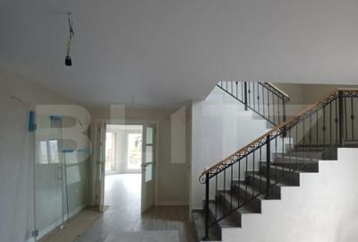 Casă cu 5 camere cu Teren 1590 Mp în Luna - 2