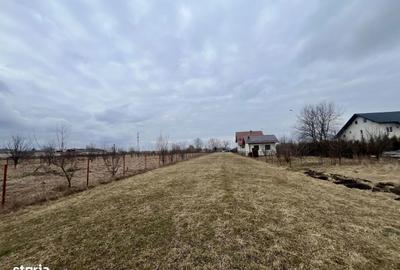 Teren de 2020 mp, în Central