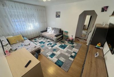 Apartament cu 2 camere semidecomandat, mobilat în Poarta 6 - 6
