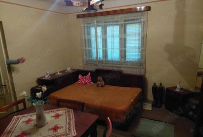 Casă cu 3 camere cu Teren 690 Mp în Central - 2