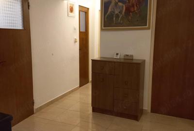 Apartament cu 4 camere decomandat în Central - 1