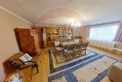 Casă cu 4 camere cu Teren 900 Mp în Est - 2