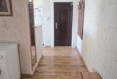 Apartament cu 2 camere decomandat în 22 Decembrie - 11