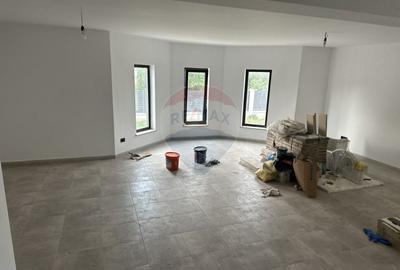 Casa / Vila cu 5 camere de vanzare - 15