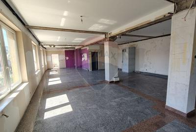 DE INCHIRIAT - Spatiu comercial generos P+2 in zona Centrala - 3