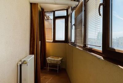 Apartament cu 3 camere decomandat în - 4