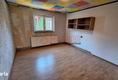 Casă cu 6 camere cu Teren 30 Mp în Apărătorii Patriei